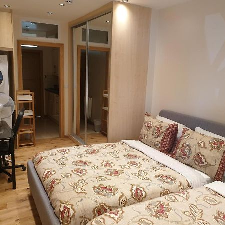 London Luxury Apartments 1Min Walk From Underground, With Free Parking Free Wifi Londres Exterior foto