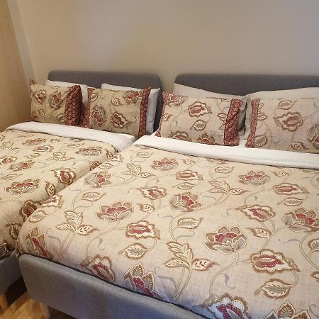 London Luxury Apartments 1Min Walk From Underground, With Free Parking Free Wifi Exterior foto