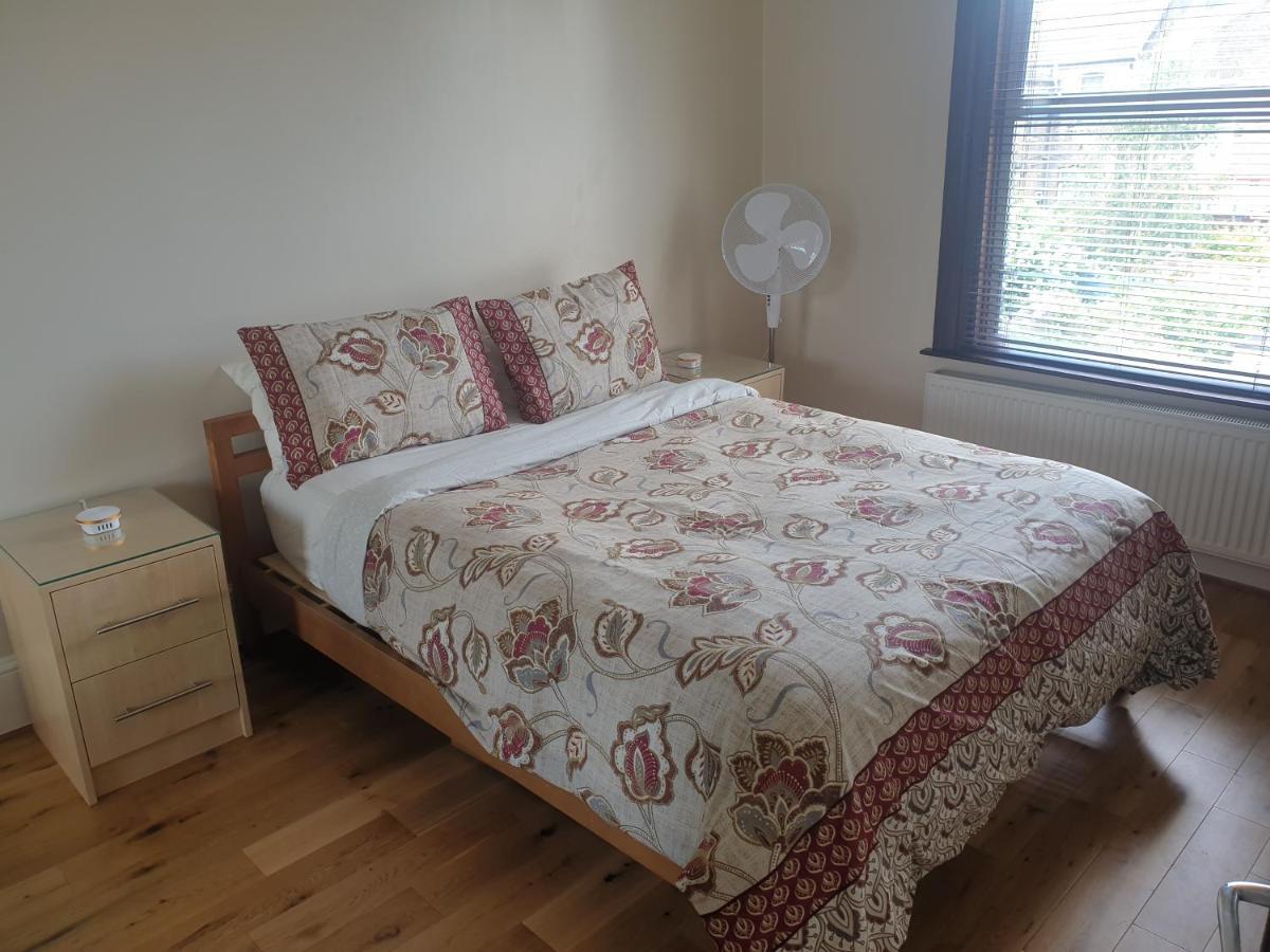 London Luxury Apartments 1Min Walk From Underground, With Free Parking Free Wifi Londres Exterior foto
