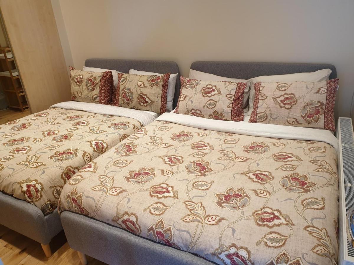 London Luxury Apartments 1Min Walk From Underground, With Free Parking Free Wifi Londres Exterior foto