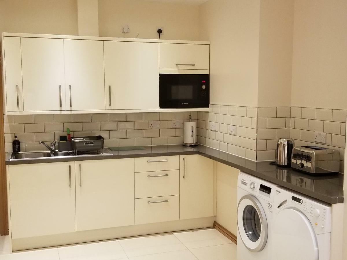 London Luxury Apartments 1Min Walk From Underground, With Free Parking Free Wifi Londres Exterior foto