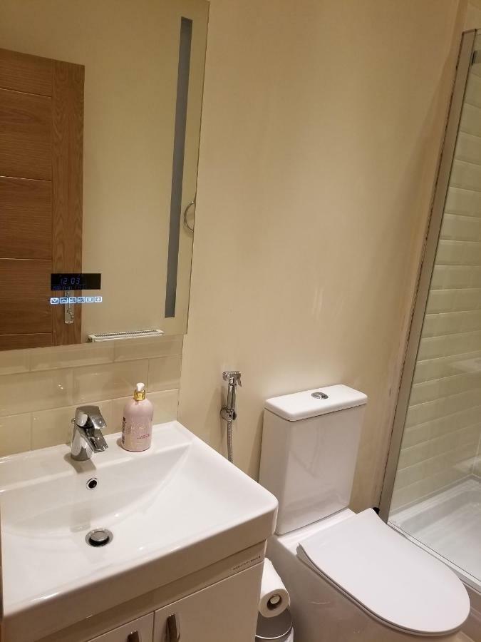London Luxury Apartments 1Min Walk From Underground, With Free Parking Free Wifi Londres Quarto foto